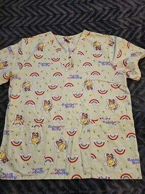 🌈 Vintage Rainbow Brite Women’s Scrub Top – Size Large – Character Print